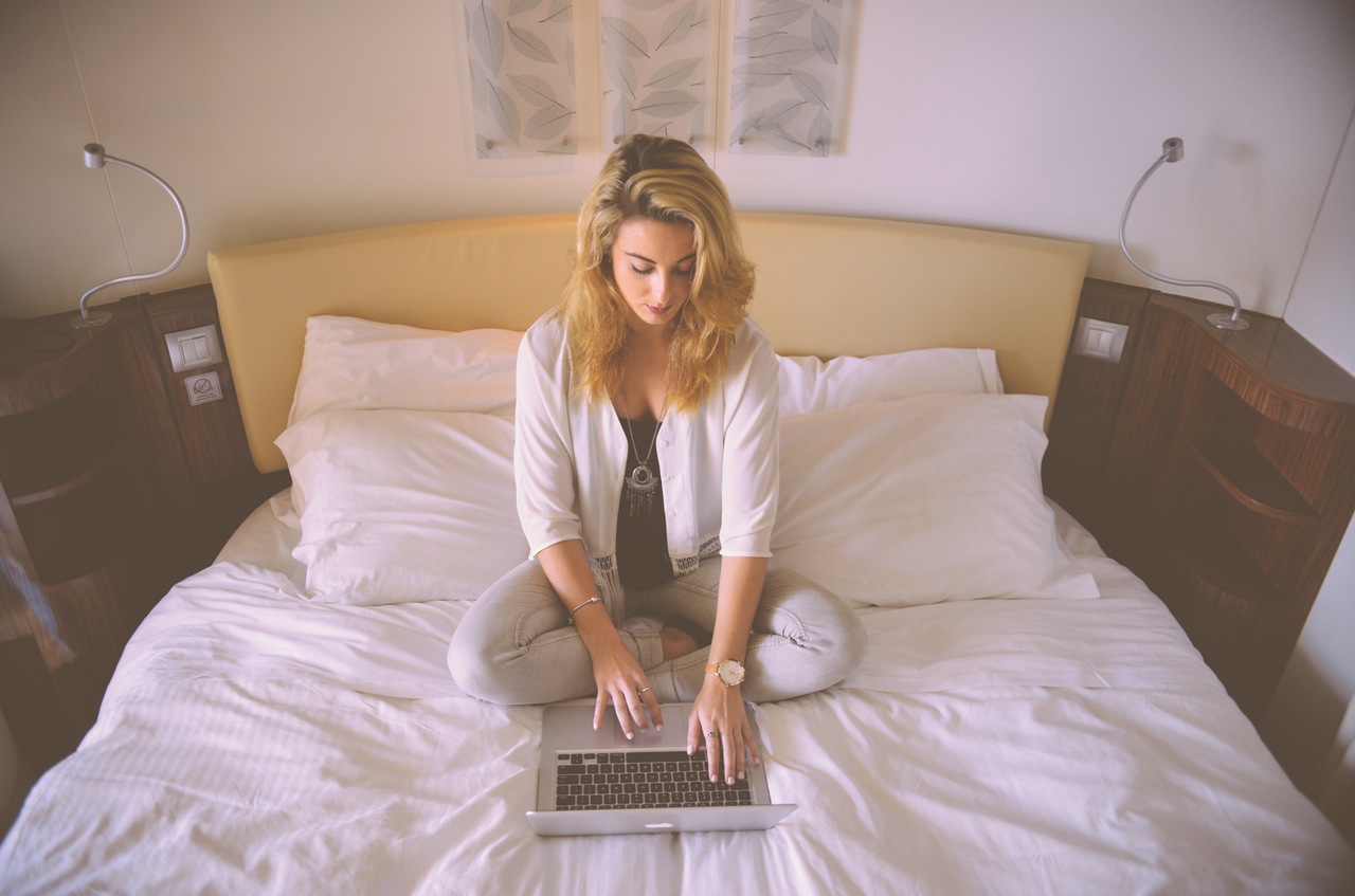 person-woman-hotel-laptop (1)